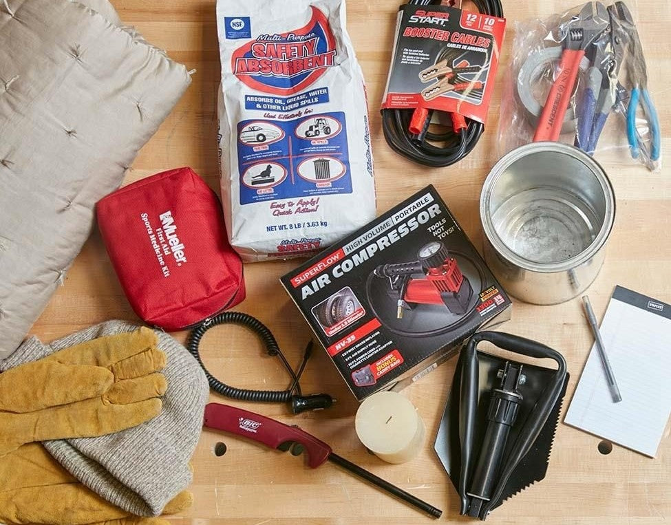 10 Essential Winter Survival Items for Your Car